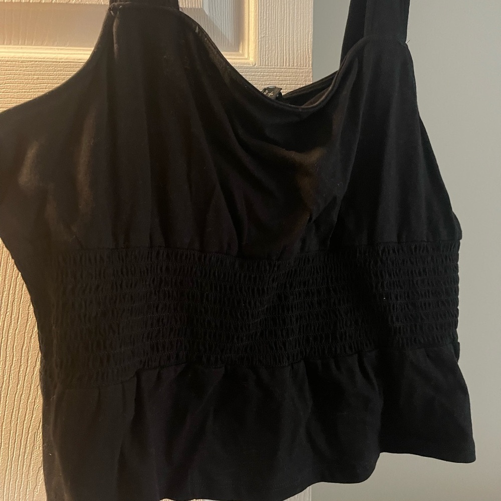 black cropped tank
